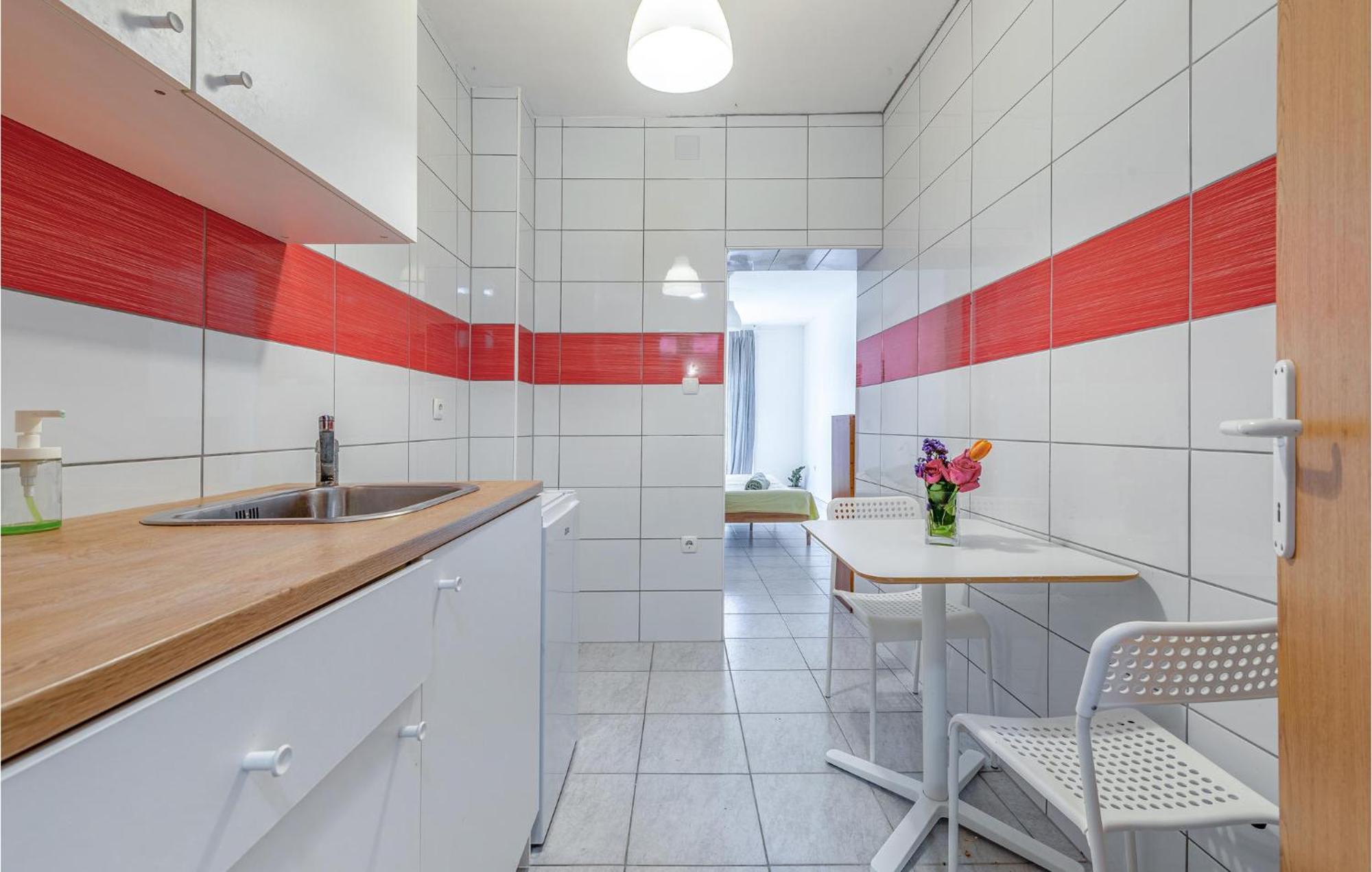 Pet Friendly Apartment In Novalja With Kitchen Exterior photo