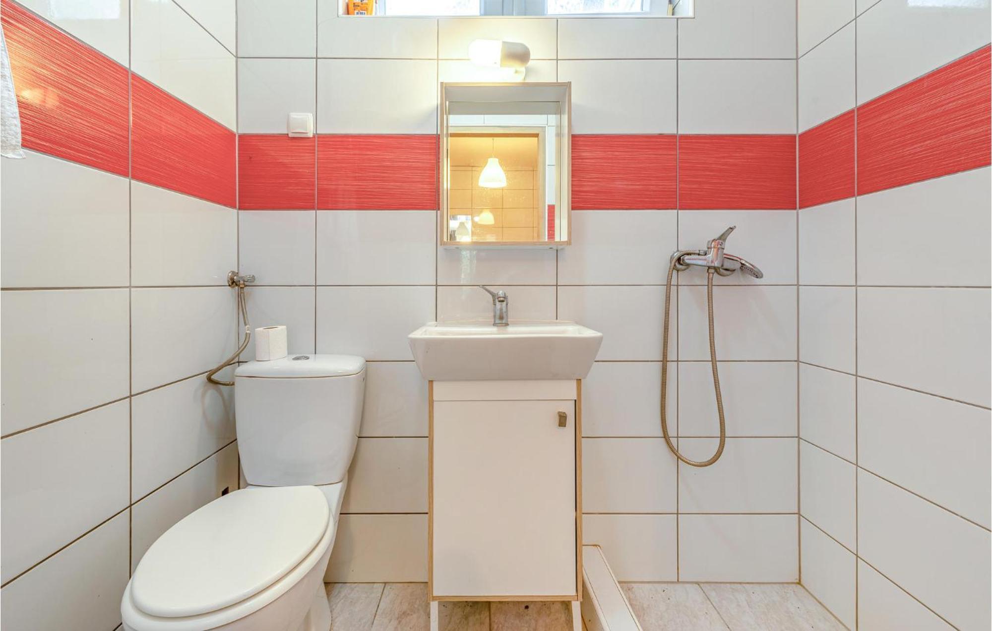 Pet Friendly Apartment In Novalja With Kitchen Exterior photo